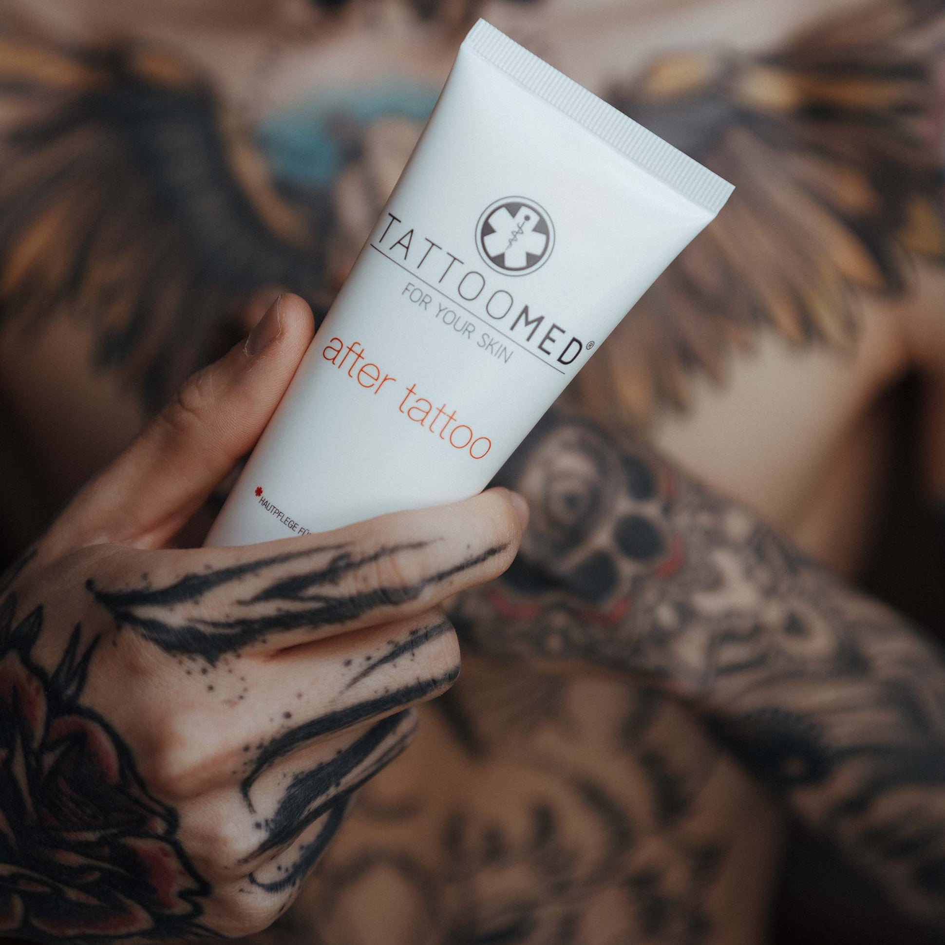 TattooMed After Tattoo vor tätowierter person