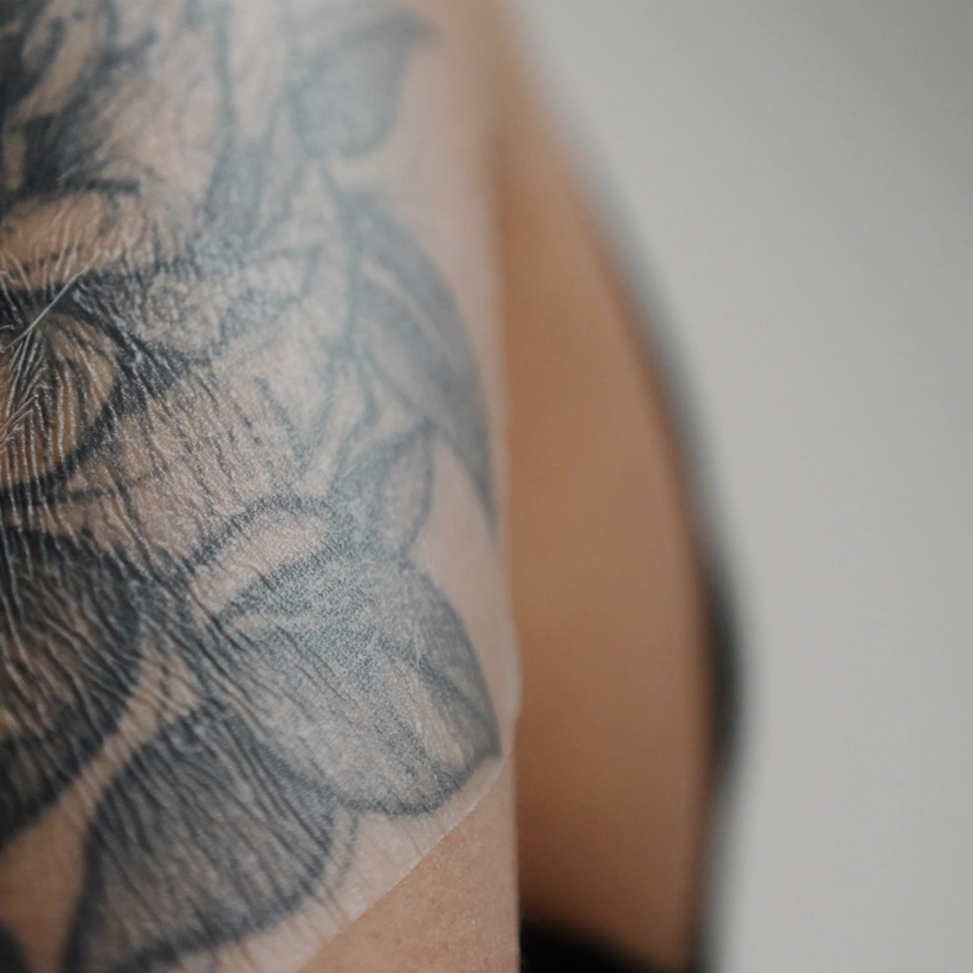 TattooMed Protection Film auf frisch tätowierter Haut