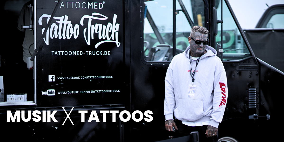 Tattoo Truck mit Manager von Kontra K mit vielen Tattoos, Gesichtstattoos auf dem Glücksgefühle Festival 2024