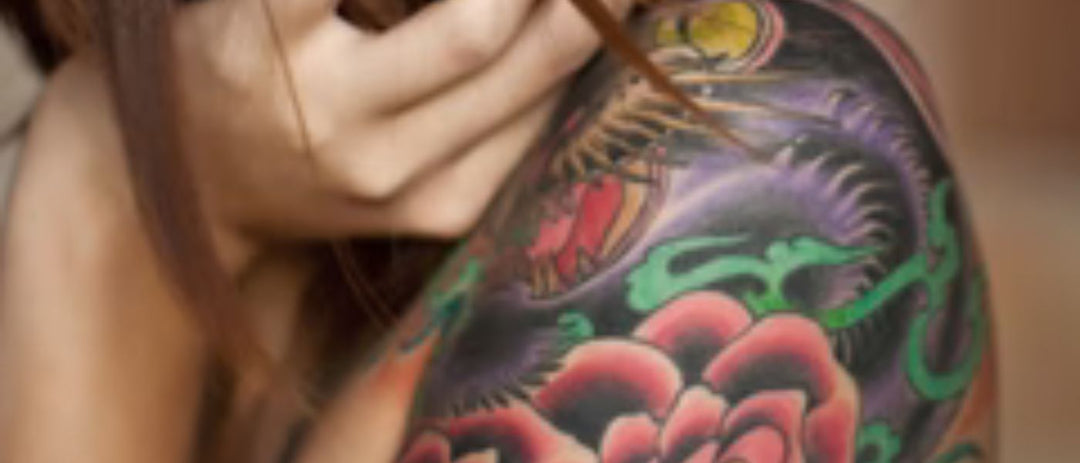 Warum bleiben Tattoos in der Haut?