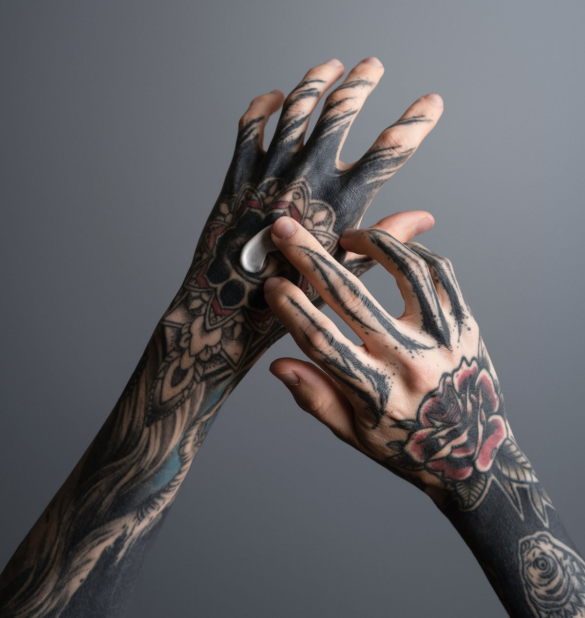 TattooMed After Tattoo Creme auf tätowierter Haut