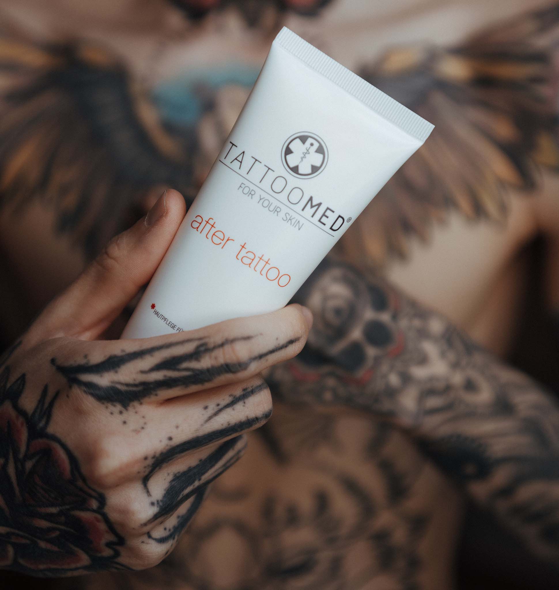 TattooMed After Tattoo vor tätowierter person