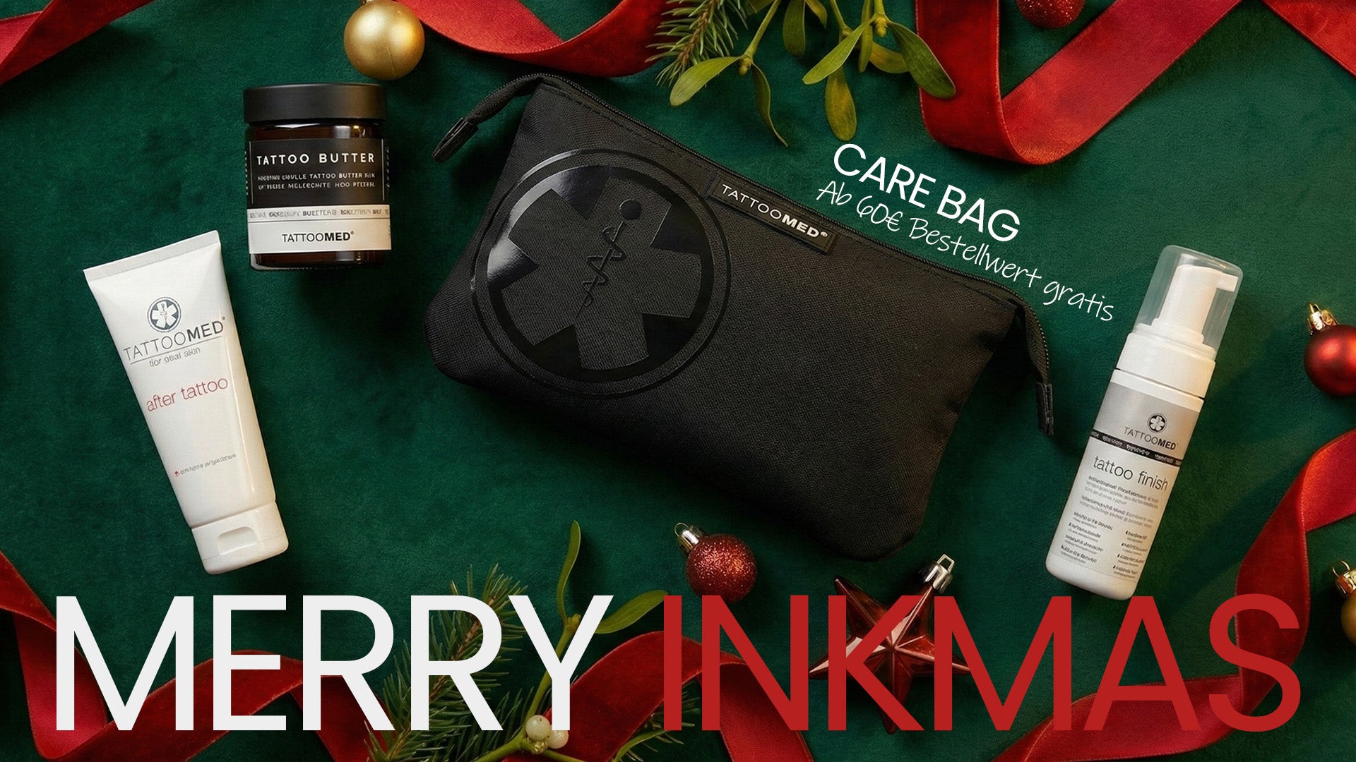 TattooMed Care Bag & TattooMed Fresh Ink Set auf einem weihnachtlichen Hintergrund 