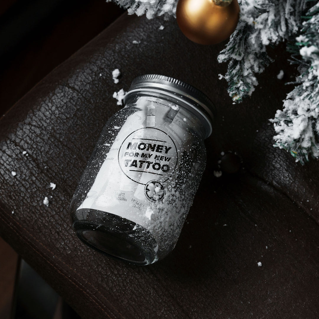 TattooMed Spardose in weihnachtlicher Umgebung