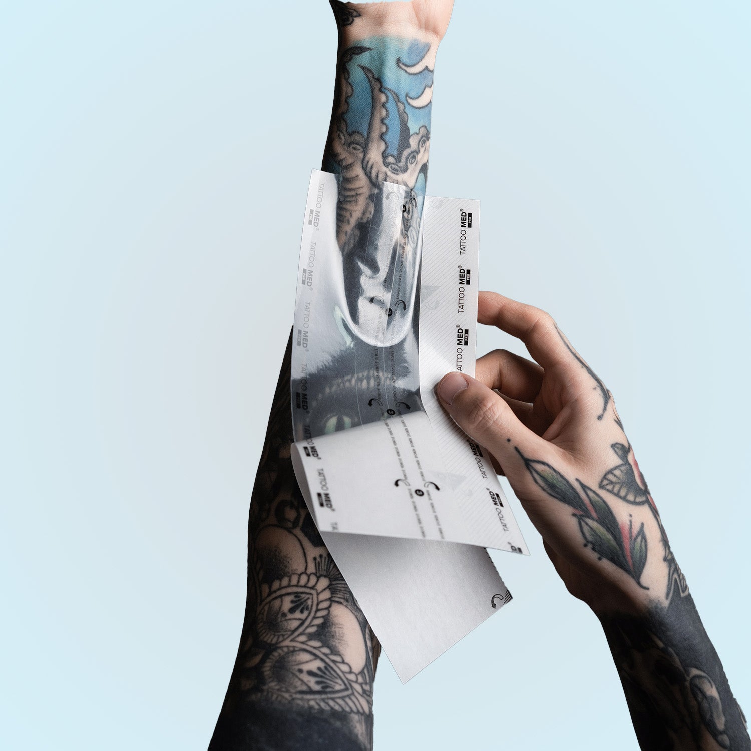 TattooMed Protection Patch auf einem frischen Tattoo