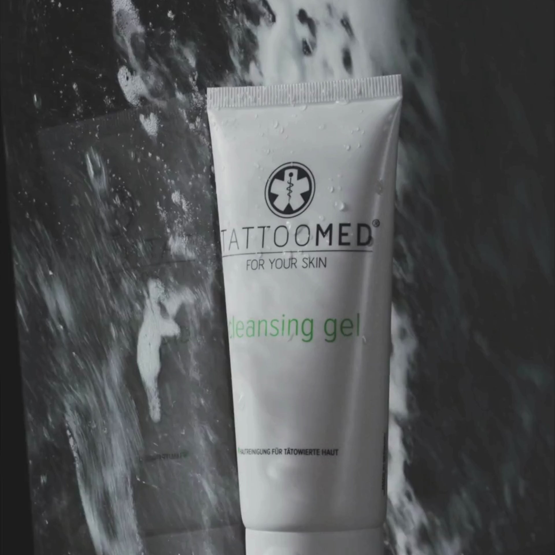TattooMed Cleansing Gel & TattooMed Clean & Care Sponge Video mit tätowierten Personen