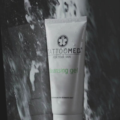 TattooMed Cleansing Gel & TattooMed Clean & Care Sponge Video mit tätowierten Personen