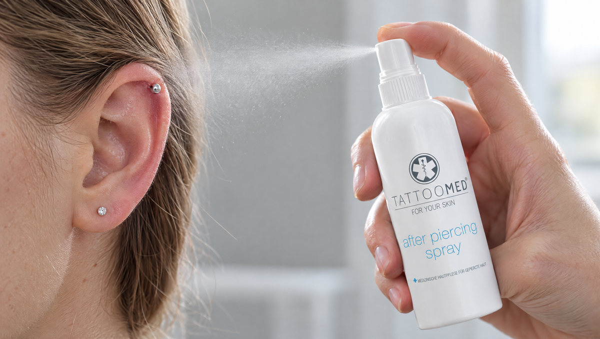 After Piercing Spray wird auf ein Helix-Piercing gesprüht